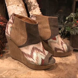 Qupid Size 6 Platform Wedges Peep-toe Booties